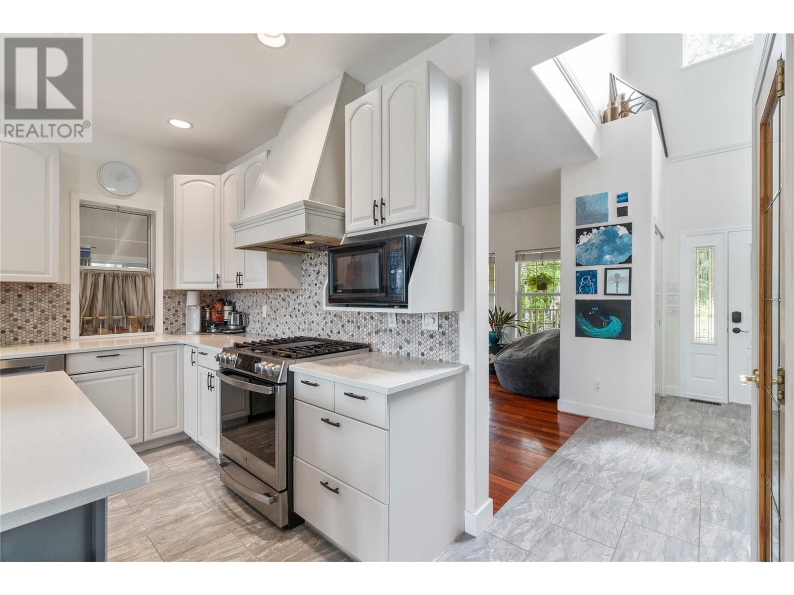 2662 Blind Bay Road, Blind Bay, BC - Indoor Photo Showing Kitchen With Upgraded Kitchen