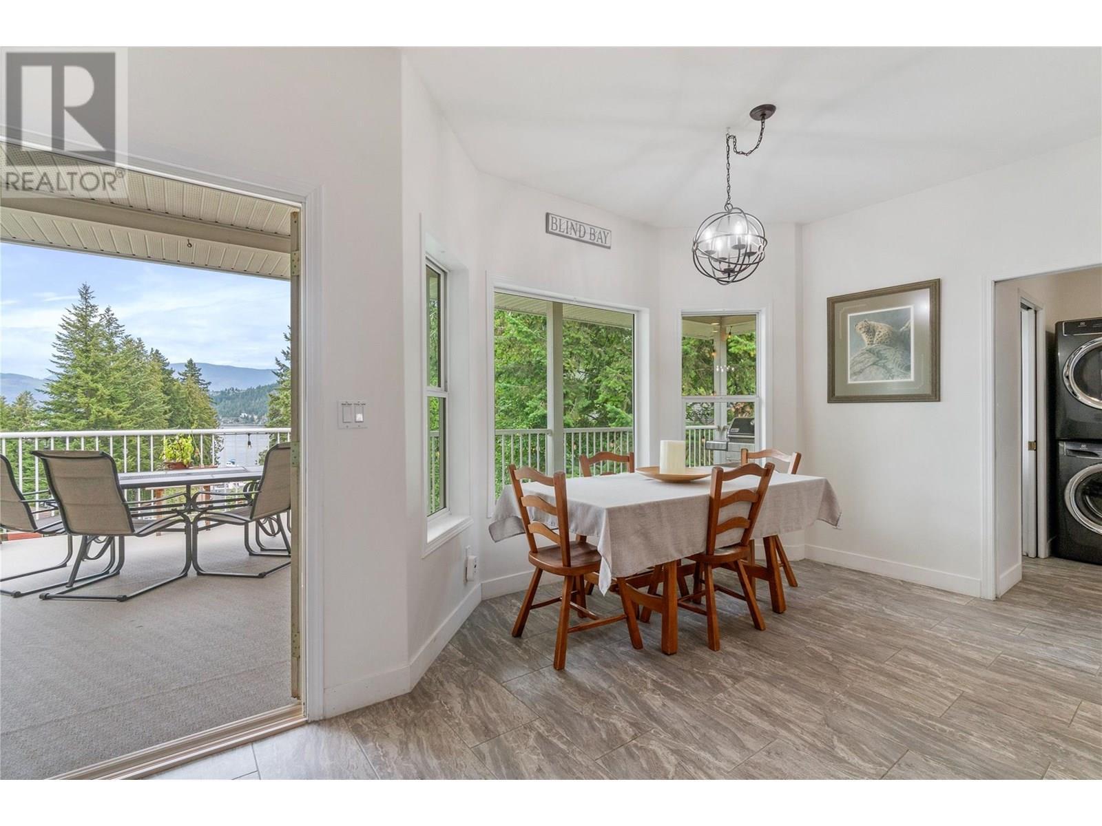 2662 Blind Bay Road, Blind Bay, BC - Indoor Photo Showing Dining Room