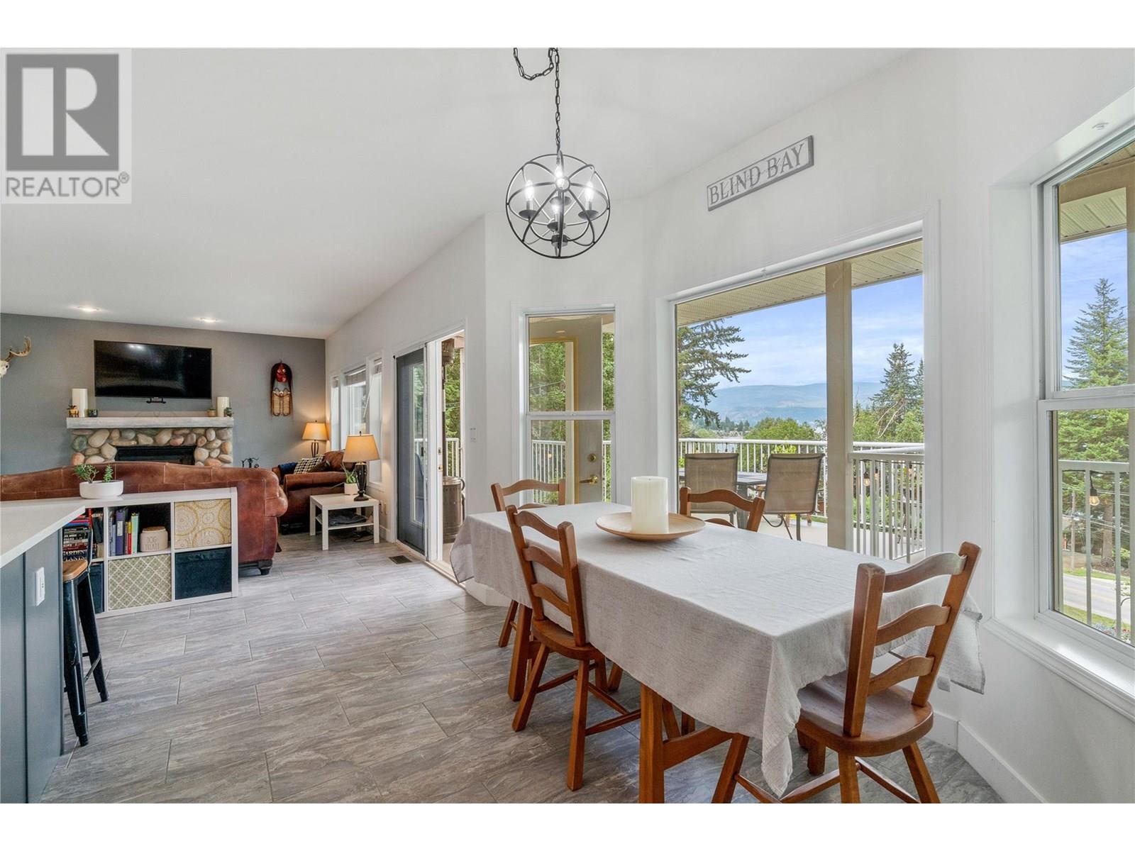 2662 Blind Bay Road, Blind Bay, BC - Indoor Photo Showing Dining Room