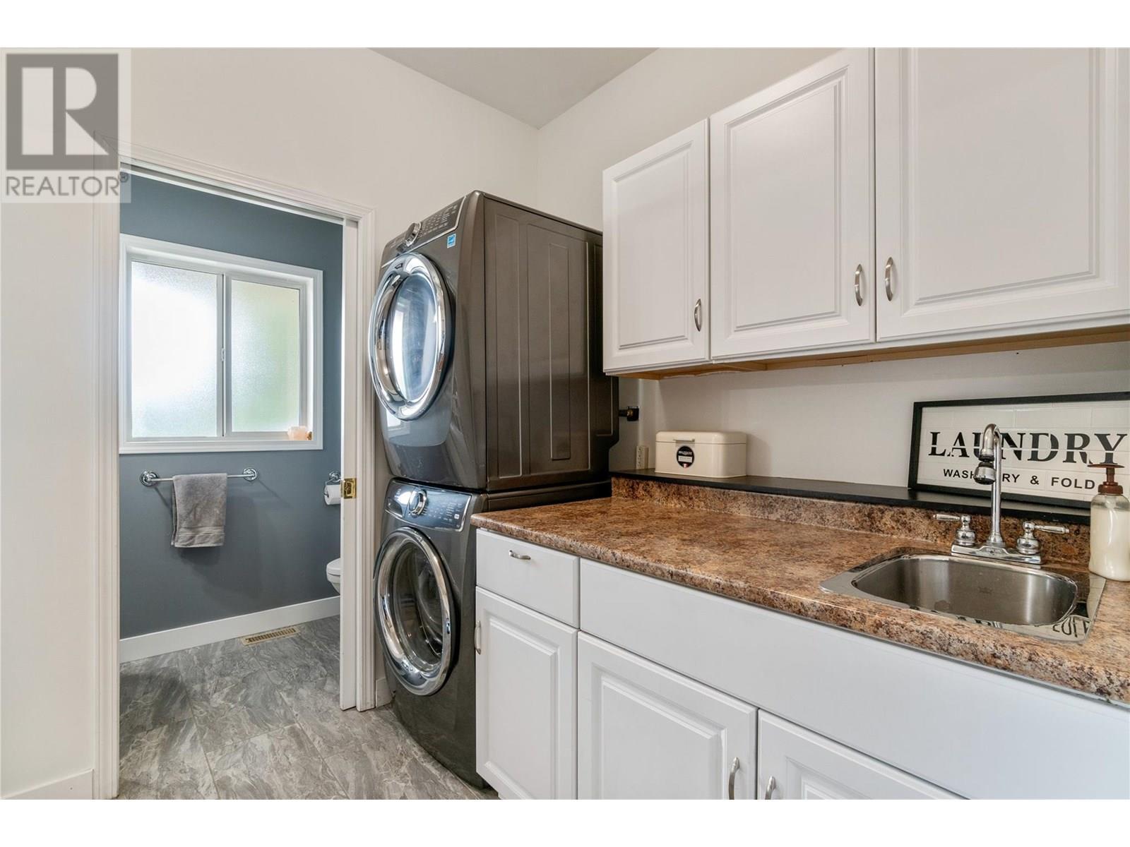 2662 Blind Bay Road, Blind Bay, BC - Indoor Photo Showing Laundry Room
