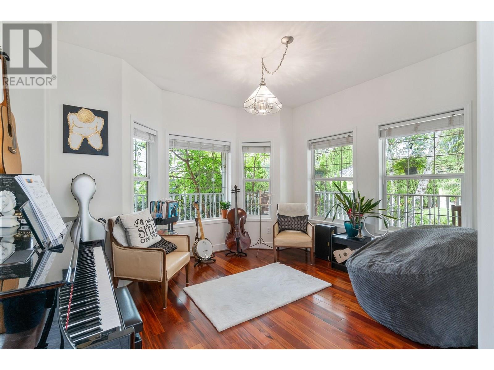 2662 Blind Bay Road, Blind Bay, BC - Indoor Photo Showing Living Room