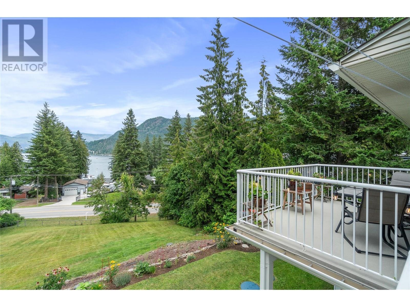 2662 Blind Bay Road, Blind Bay, BC - Outdoor