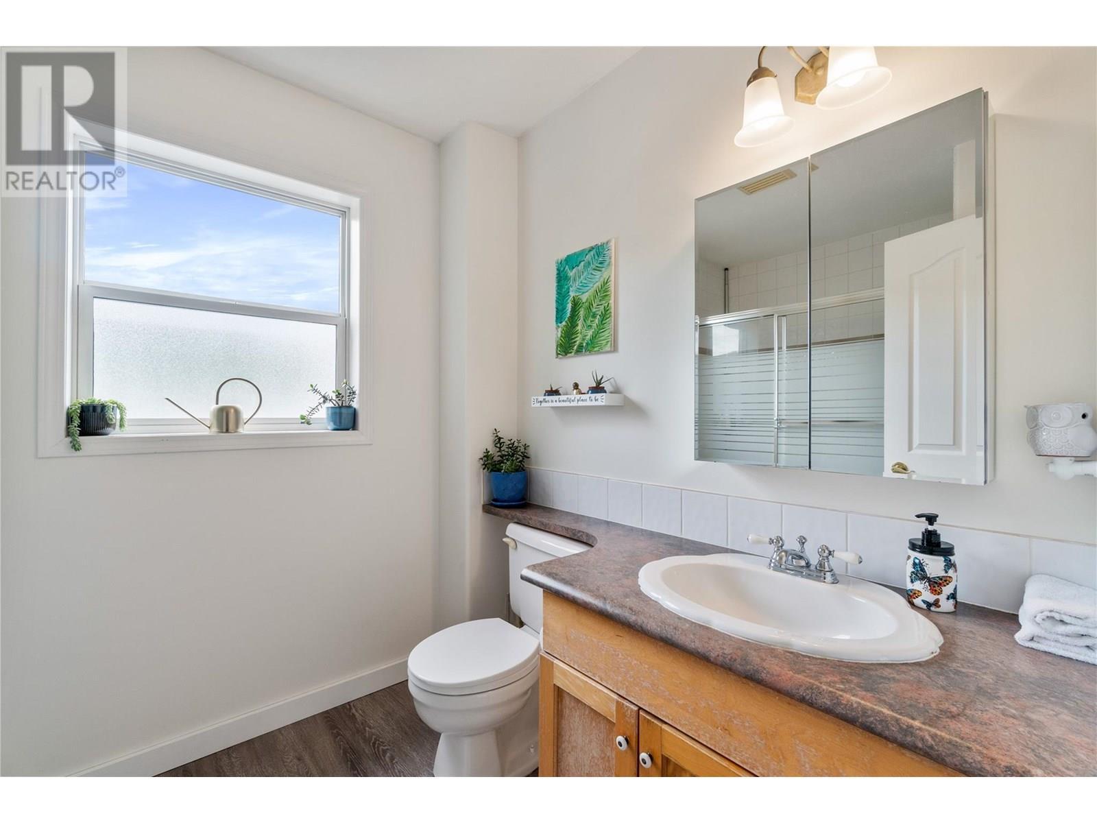 2662 Blind Bay Road, Blind Bay, BC - Indoor Photo Showing Bathroom