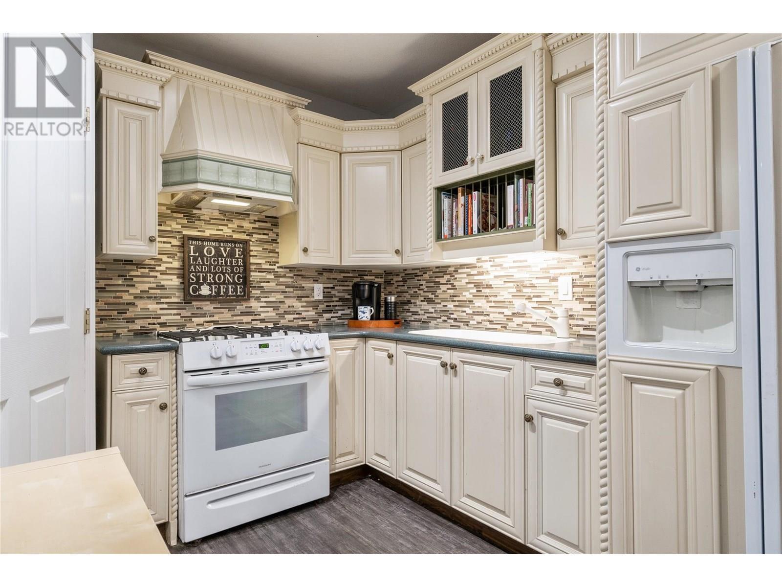 2662 Blind Bay Road, Blind Bay, BC - Indoor Photo Showing Kitchen