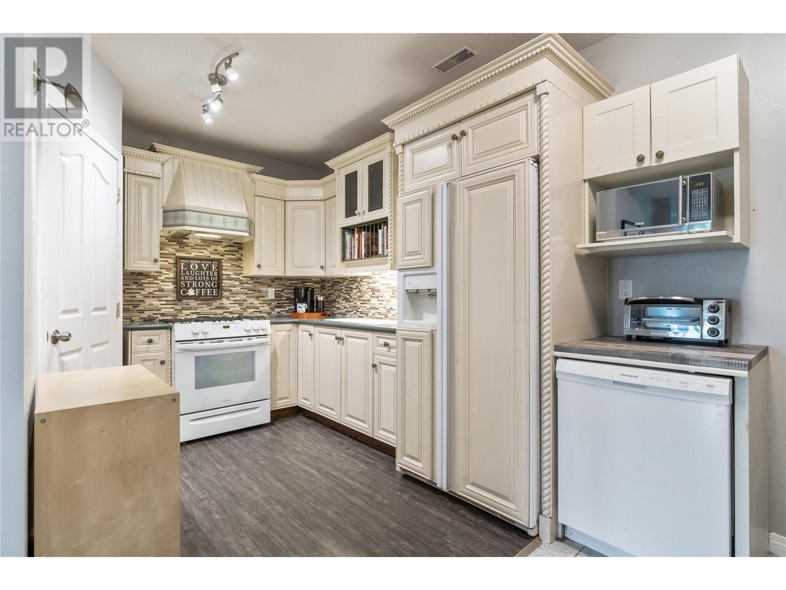 2662 Blind Bay Road, Blind Bay, BC - Indoor Photo Showing Kitchen