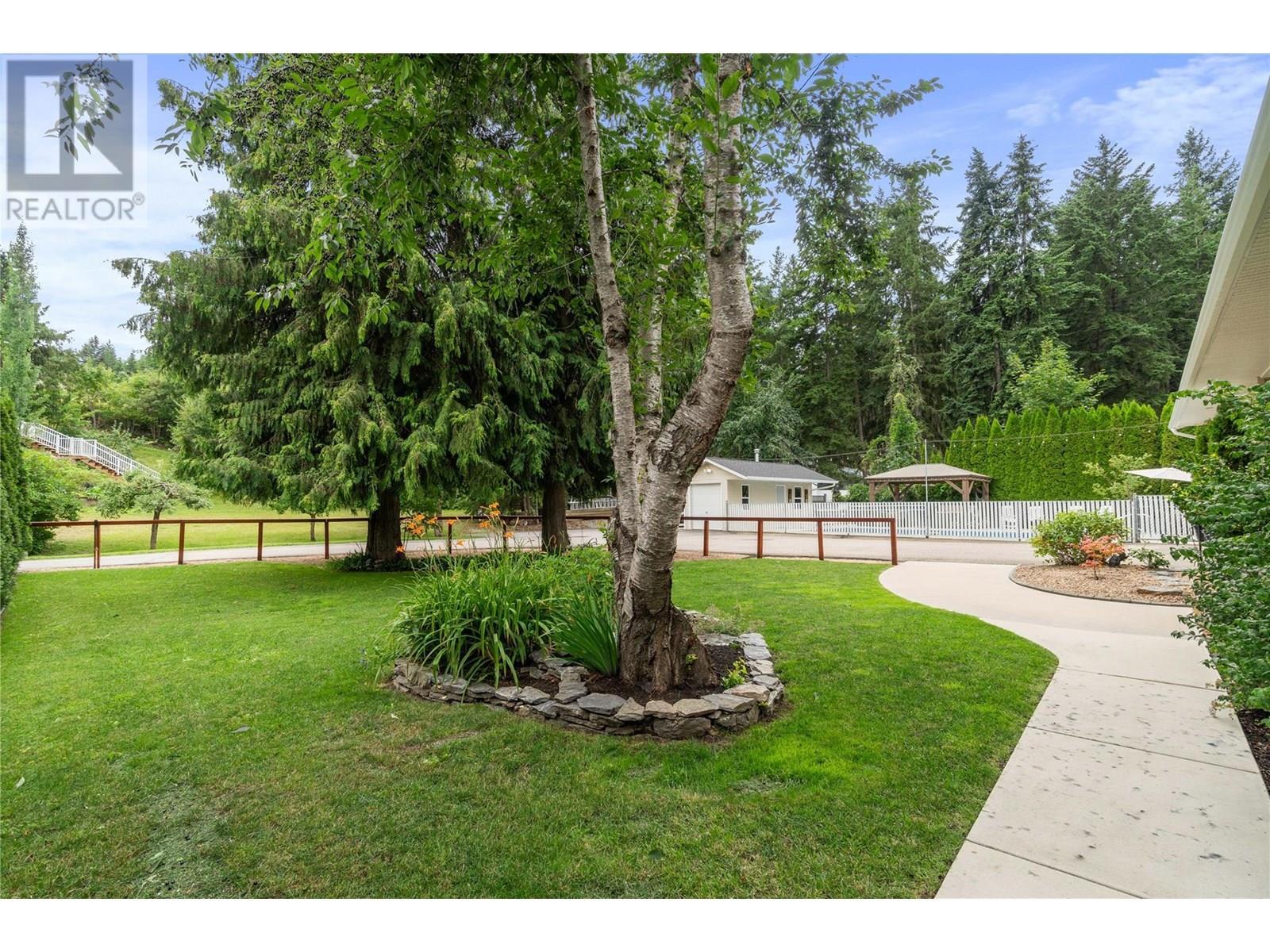 2662 Blind Bay Road, Blind Bay, BC - Outdoor