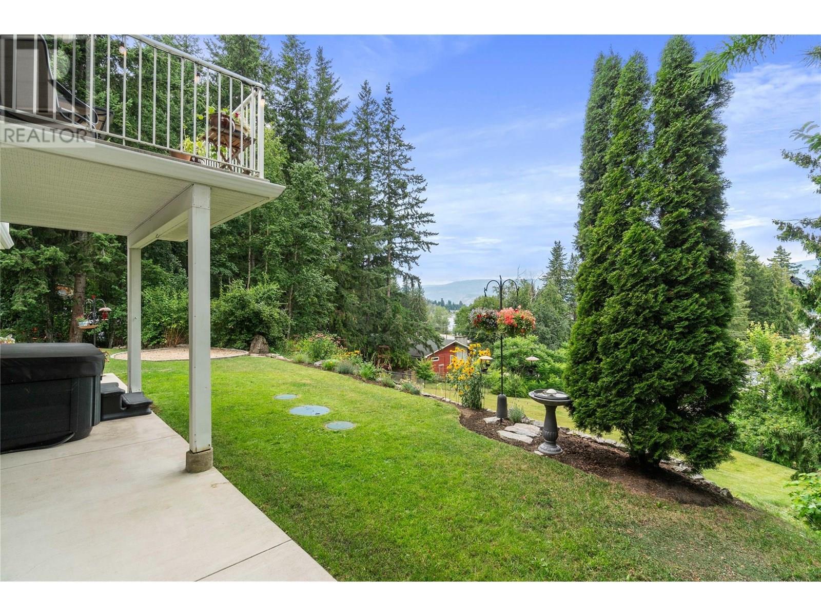 2662 Blind Bay Road, Blind Bay, BC - Outdoor