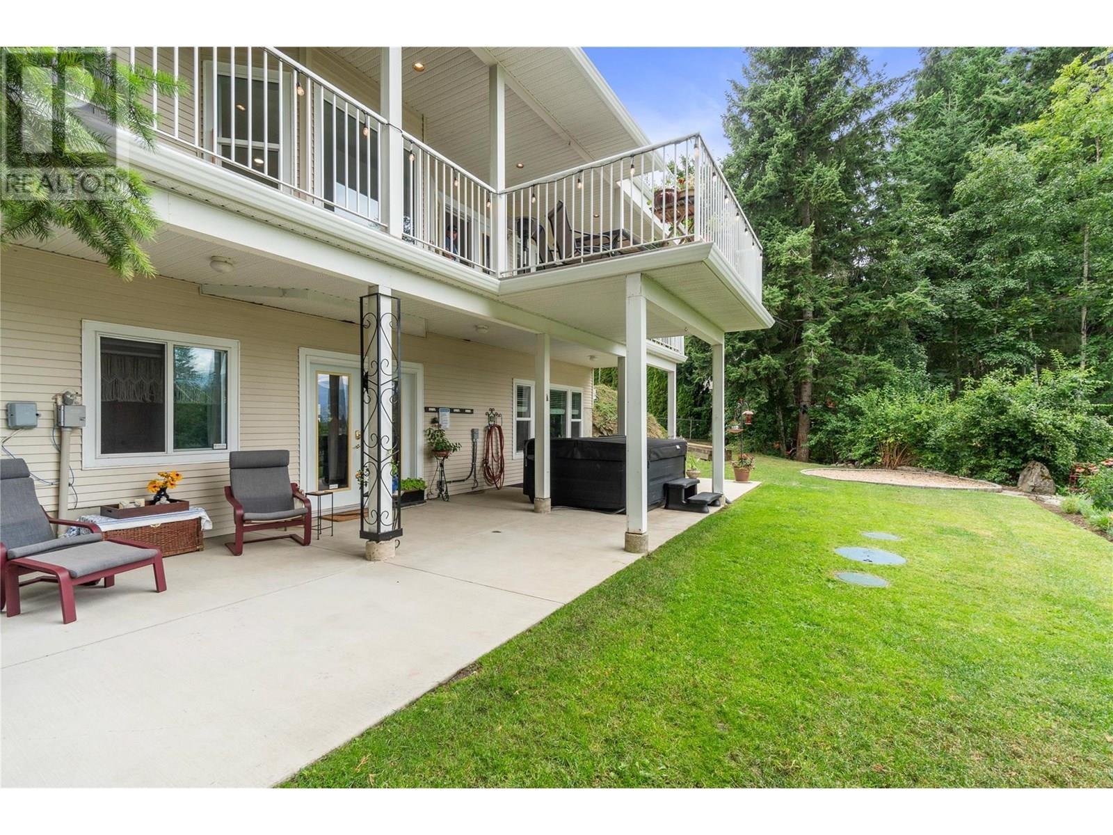 2662 Blind Bay Road, Blind Bay, BC - Outdoor