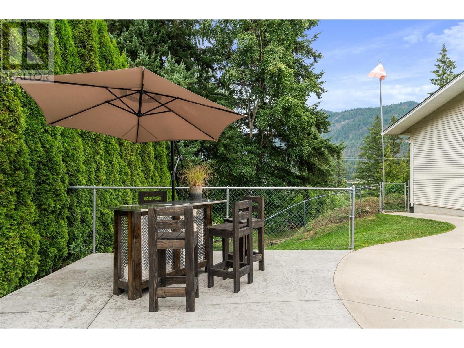 2662 Blind Bay Road, Blind Bay, BC - Outdoor