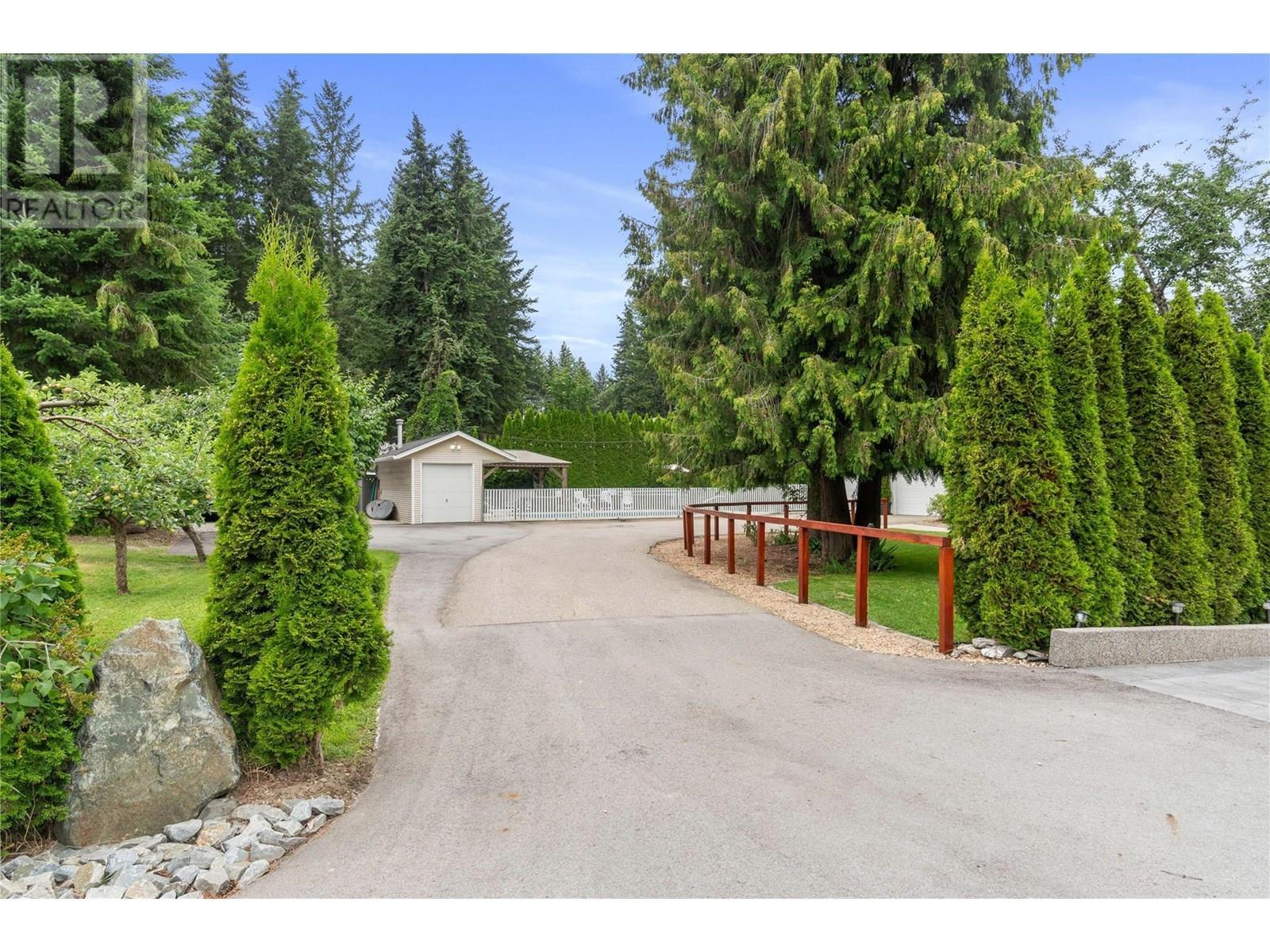 2662 Blind Bay Road, Blind Bay, BC - Outdoor