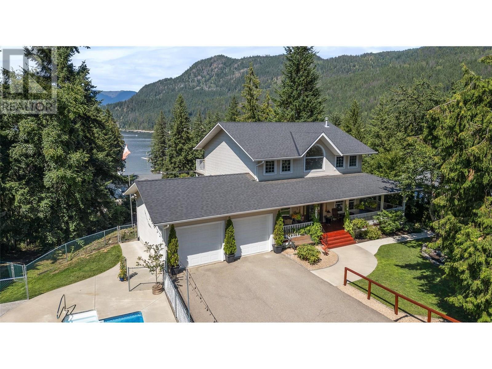 2662 Blind Bay Road, Blind Bay, BC - Outdoor With Deck Patio Veranda