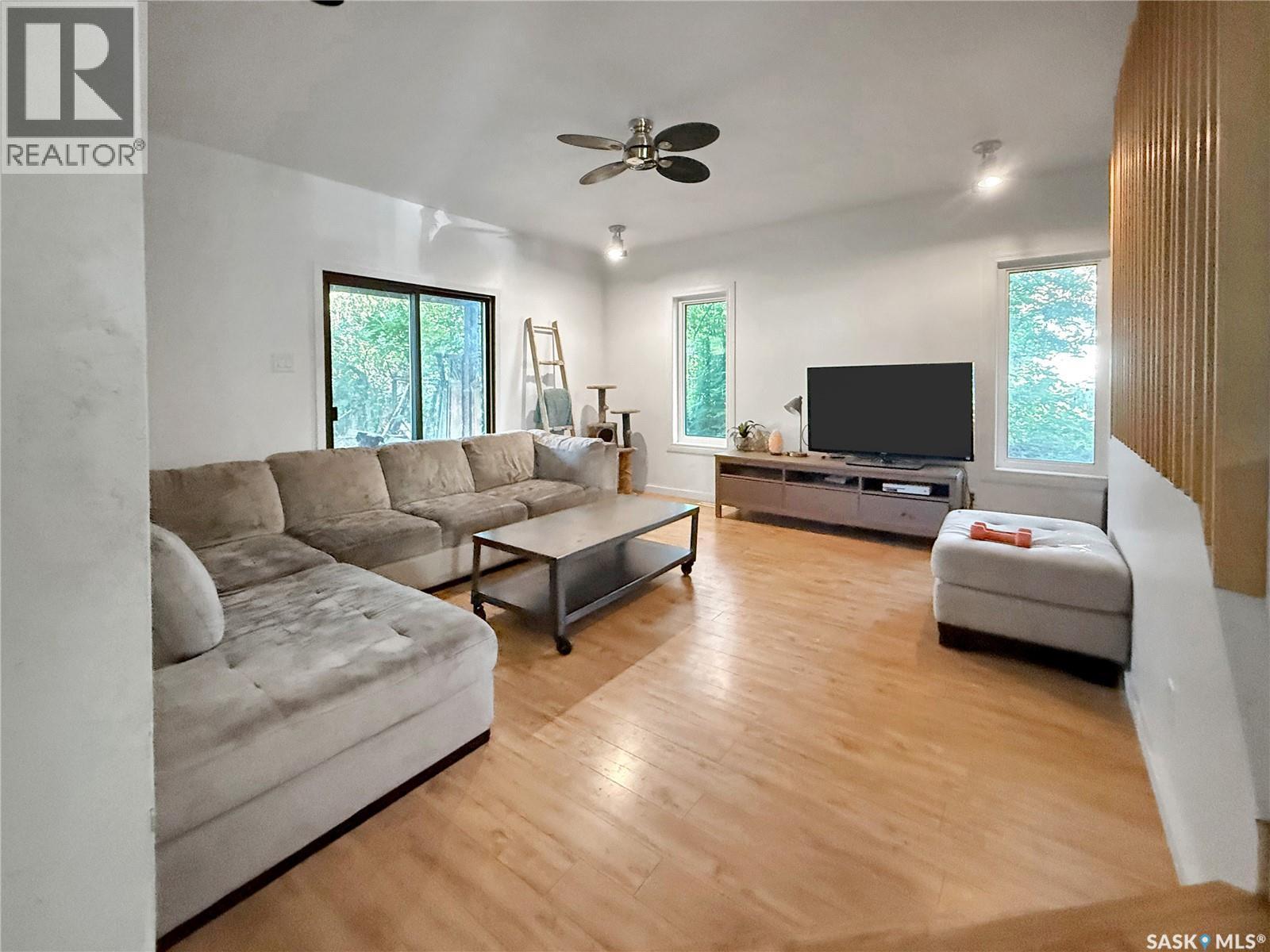 204 Allan Avenue, Saltcoats, SK - Indoor Photo Showing Living Room