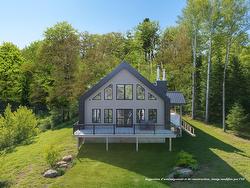 Rue Makwa Lac-Simon, QC J0V 1E0