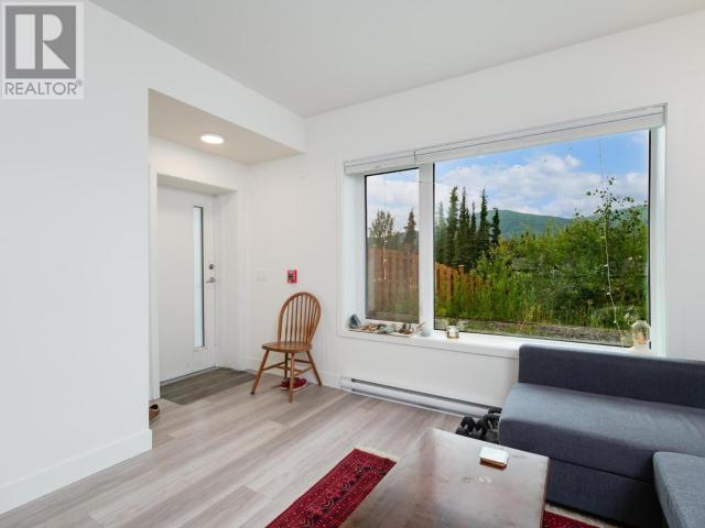 2-20 Wann Road, Whitehorse, YT - Indoor Photo Showing Living Room