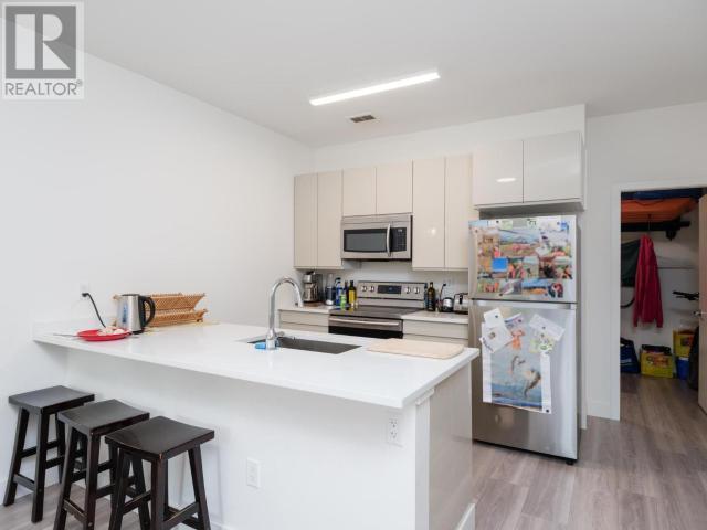 2-20 Wann Road, Whitehorse, YT - Indoor Photo Showing Kitchen