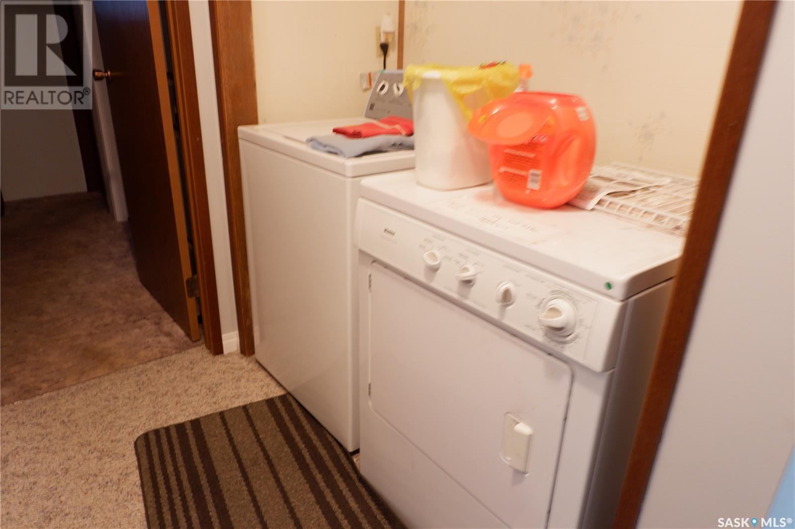 235 King Street, Coronach, SK - Indoor Photo Showing Laundry Room