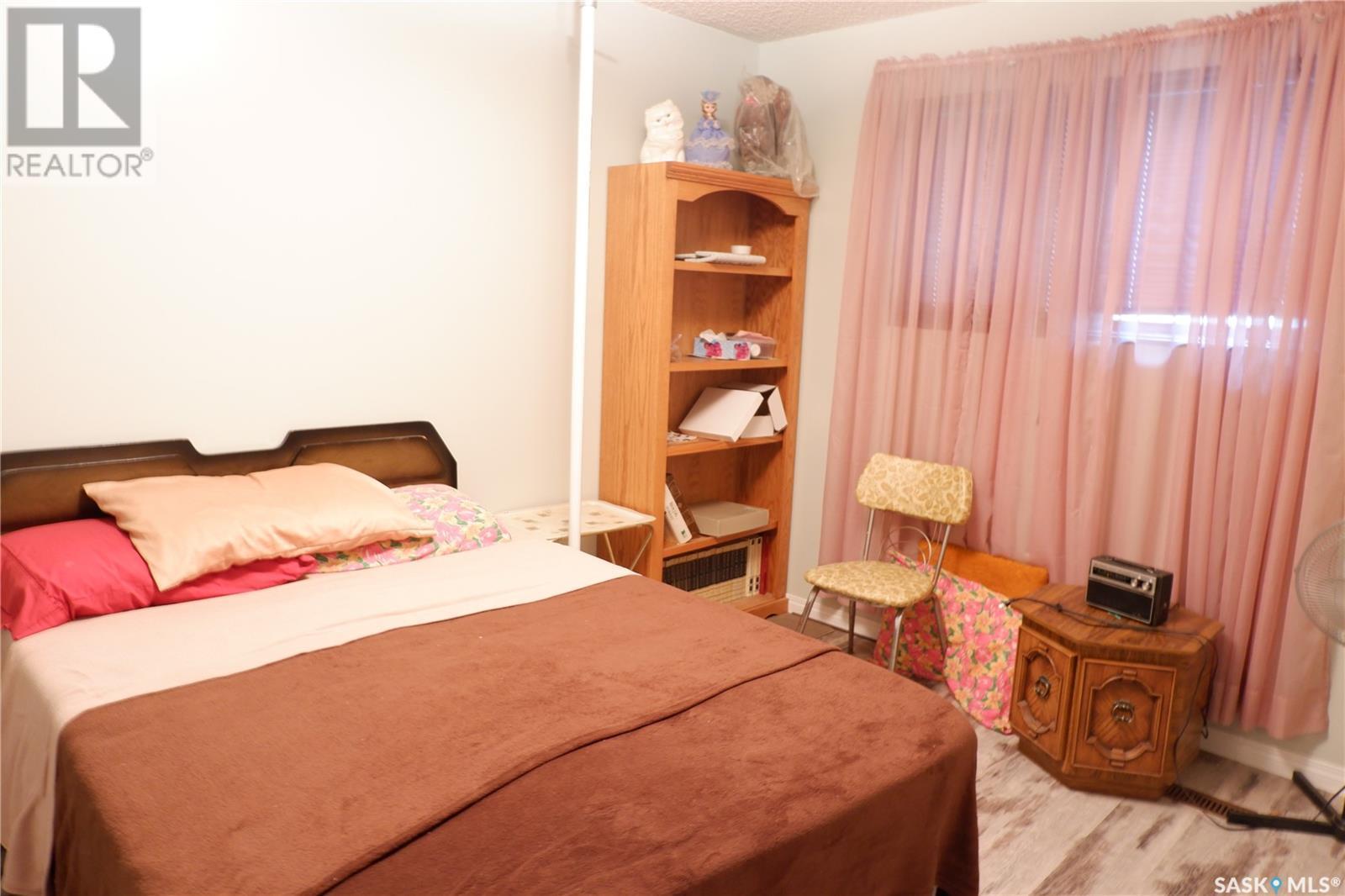 235 King Street, Coronach, SK - Indoor Photo Showing Bedroom