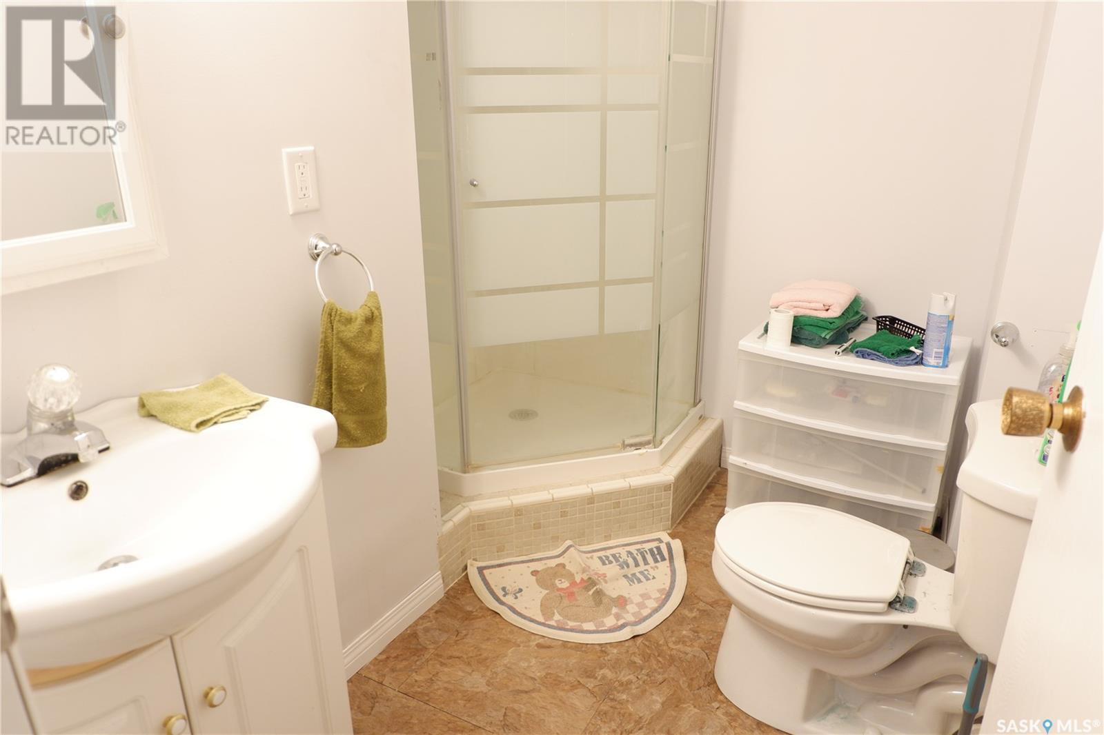 235 King Street, Coronach, SK - Indoor Photo Showing Bathroom
