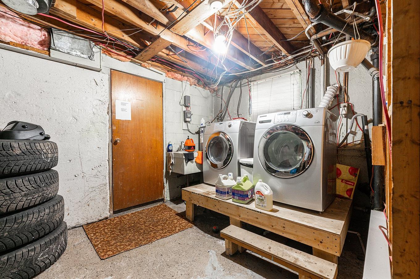 Laundry room - 330 Rue Rideau, Châteauguay, QC - Indoor Photo Showing Laundry Room