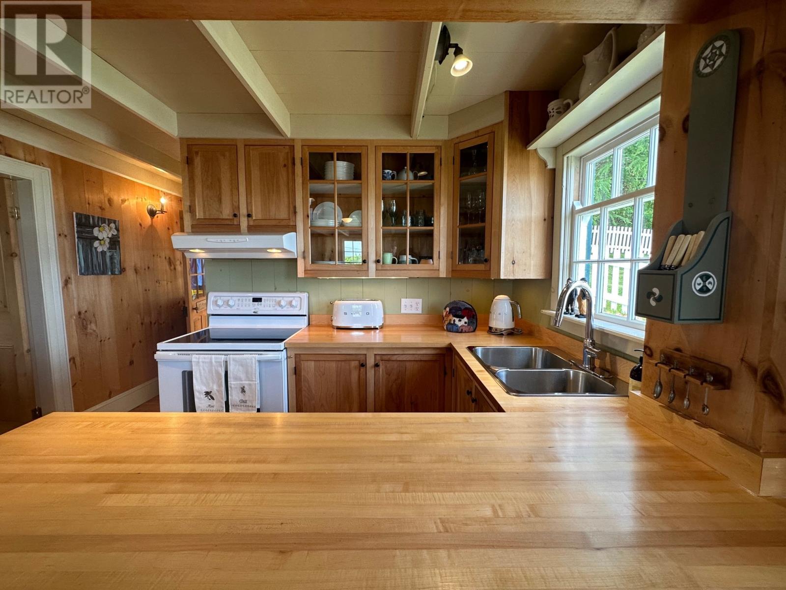 19 West Street, Trinity, NL - Indoor Photo Showing Kitchen With Double Sink