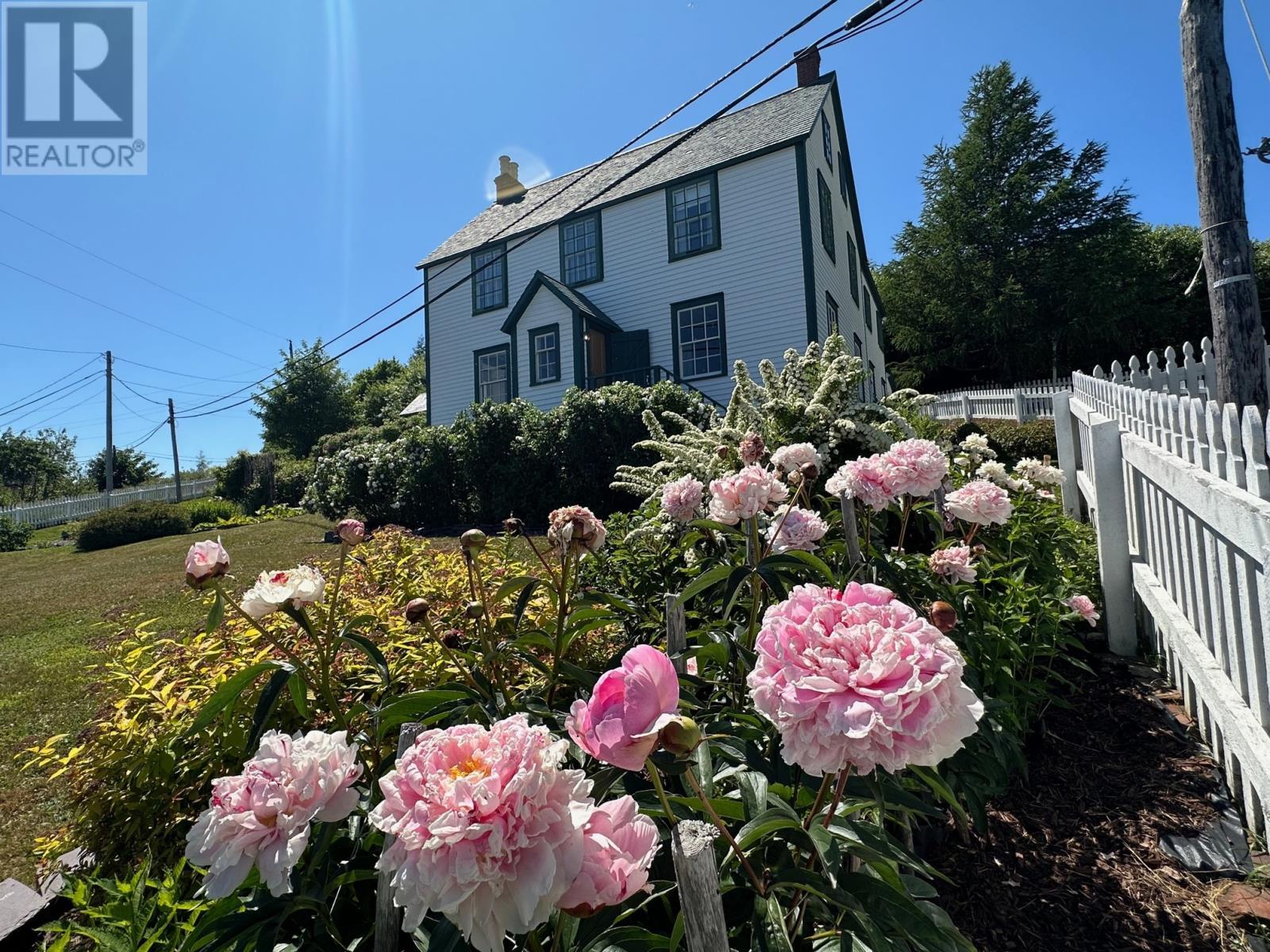 19 West Street, Trinity, NL - Outdoor