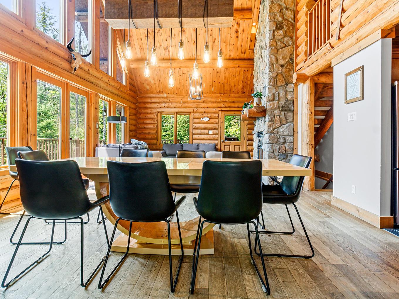 Salle à manger - 570 Ch. Des Pionniers, Labelle, QC - Indoor Photo Showing Dining Room