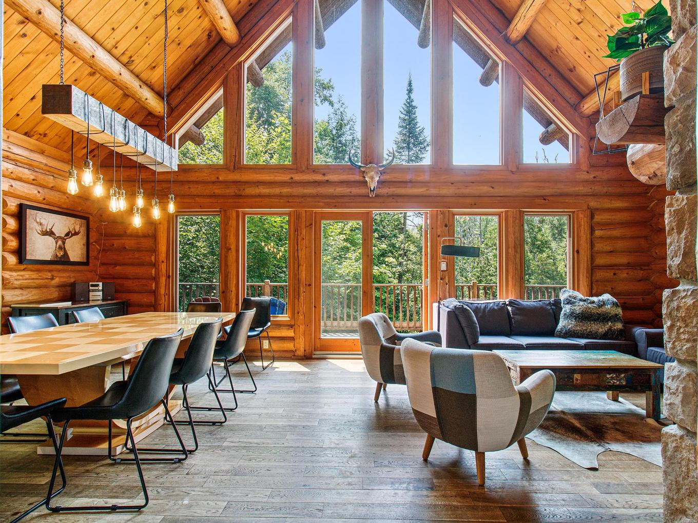 Salon - 570 Ch. Des Pionniers, Labelle, QC - Indoor Photo Showing Dining Room