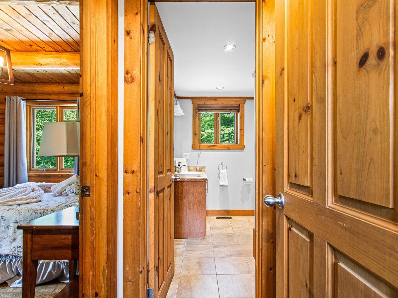 Salle de bains - 570 Ch. Des Pionniers, Labelle, QC - Indoor Photo Showing Other Room