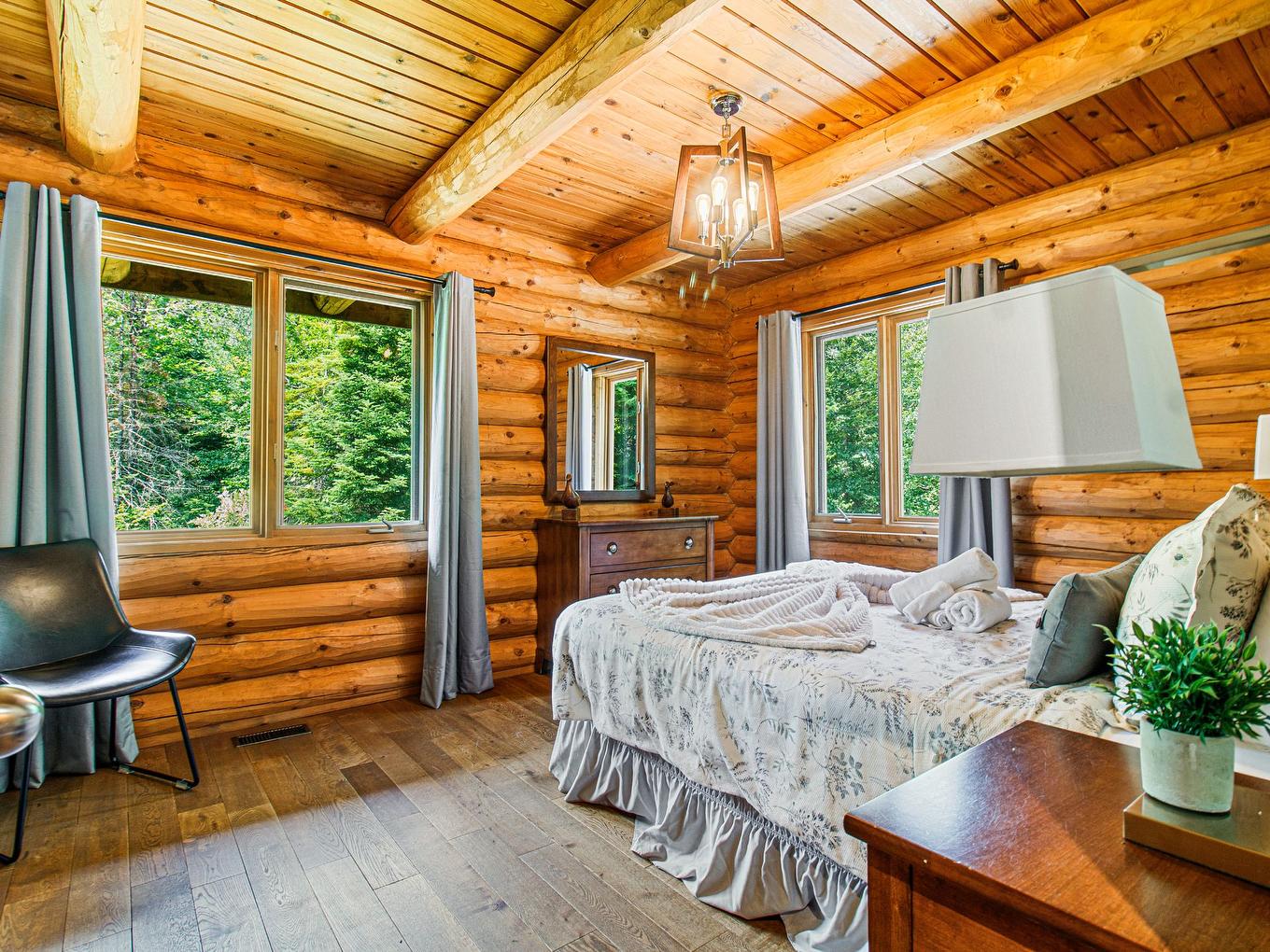 Chambre à coucher principale - 570 Ch. Des Pionniers, Labelle, QC - Indoor Photo Showing Bedroom
