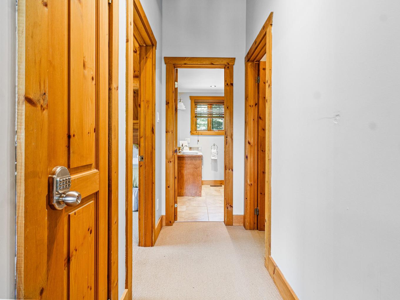 Corridor - 570 Ch. Des Pionniers, Labelle, QC - Indoor Photo Showing Other Room