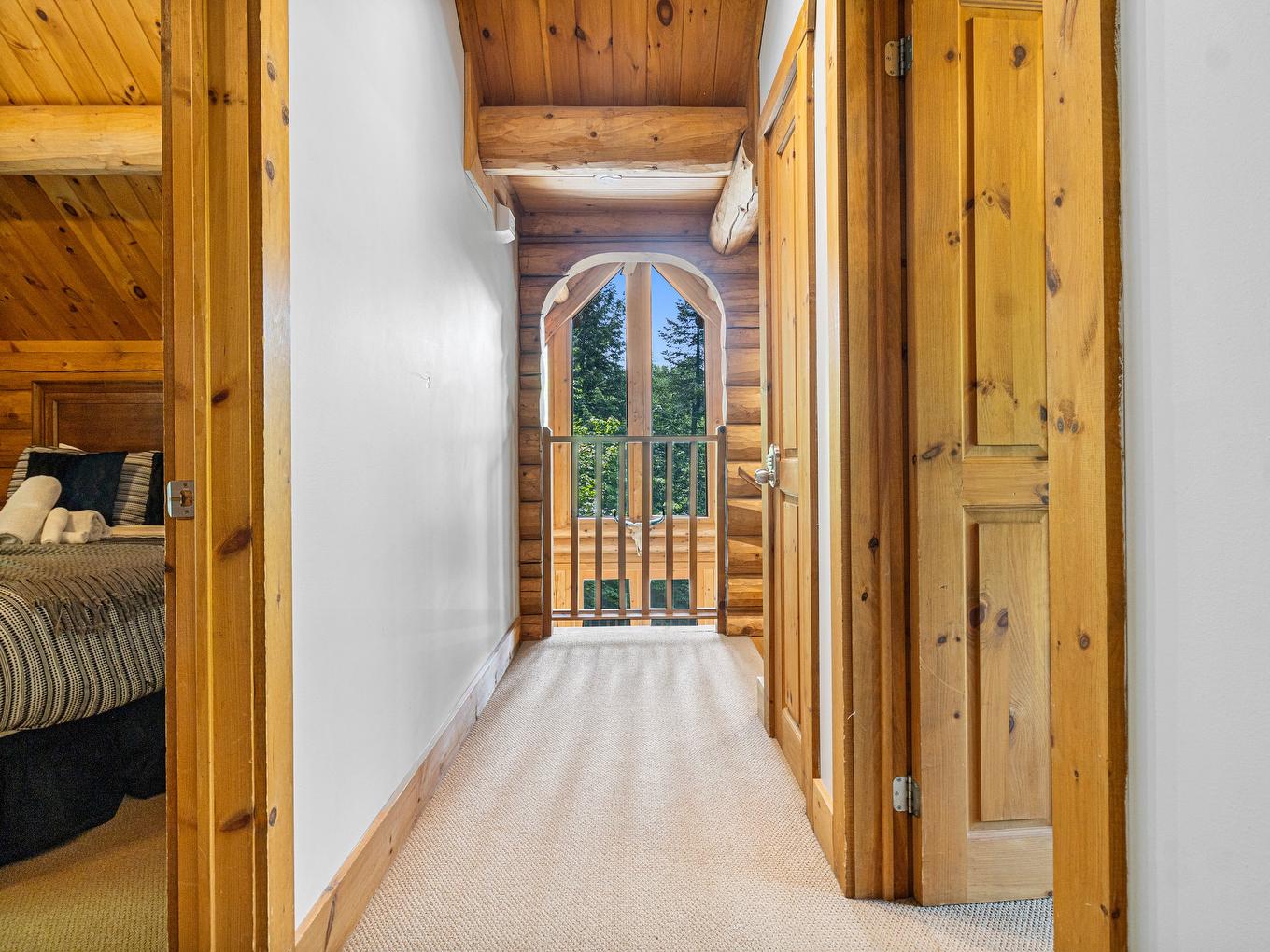 Corridor - 570 Ch. Des Pionniers, Labelle, QC - Indoor Photo Showing Other Room