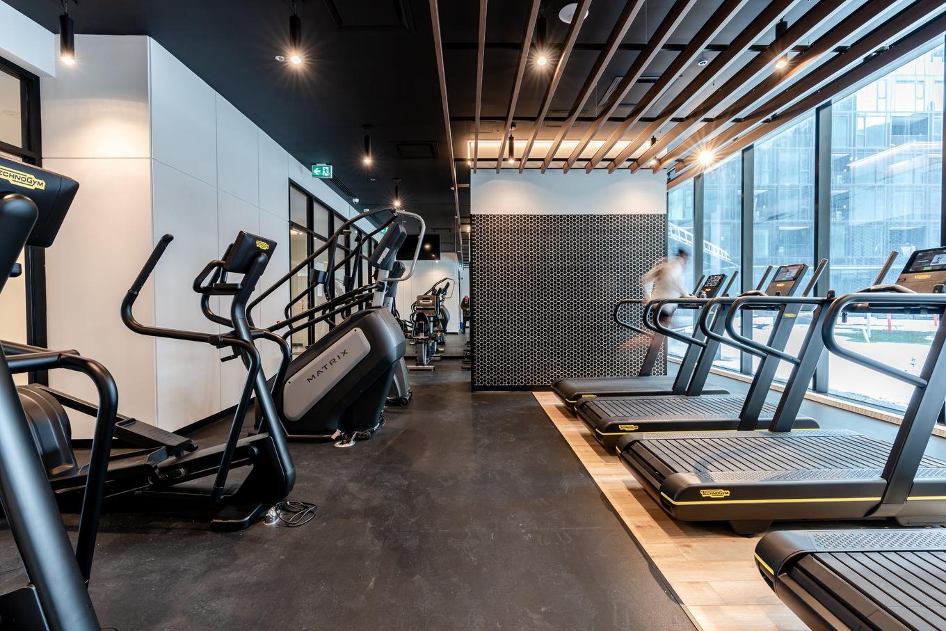 Exercise room - 3614-1245 Rue De Bleury, Montréal (Ville-Marie), QC - Indoor Photo Showing Gym Room