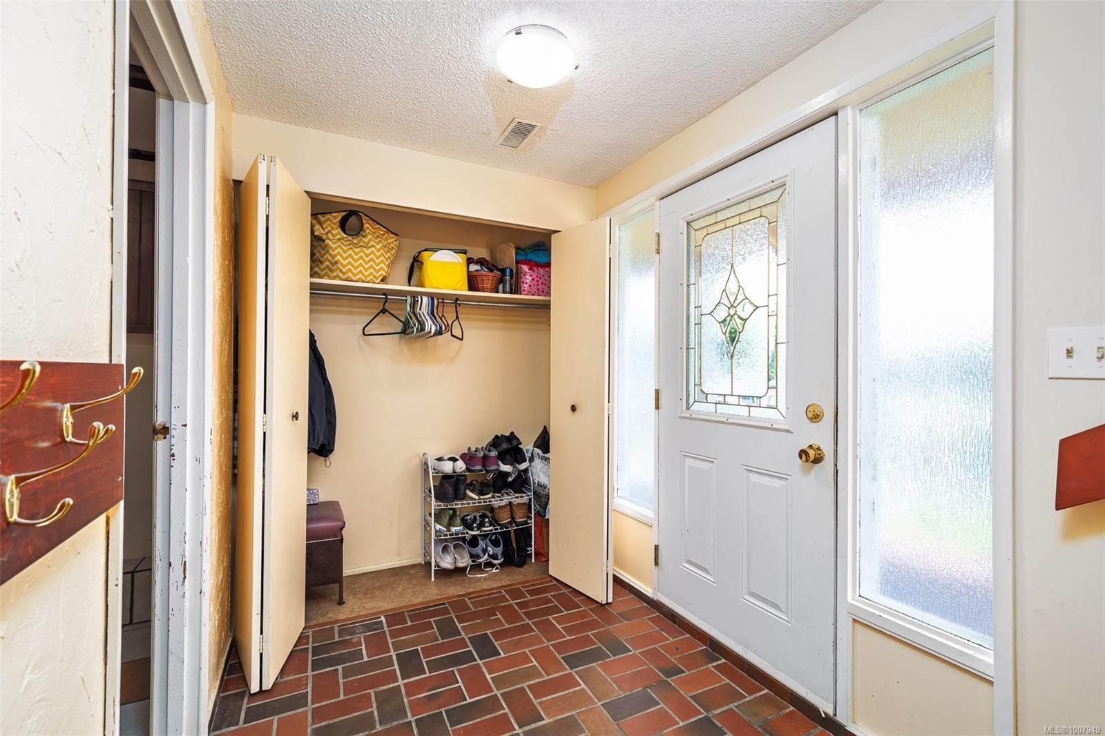 540 Macmillan Dr, Sayward, BC