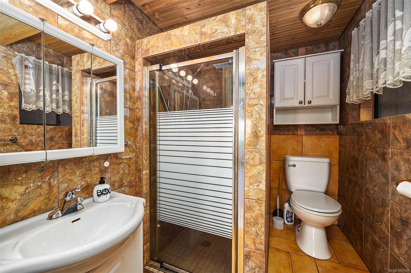 540 Macmillan Dr, Sayward, BC