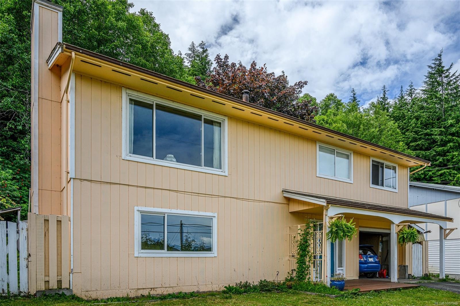 540 Macmillan Dr, Sayward, BC