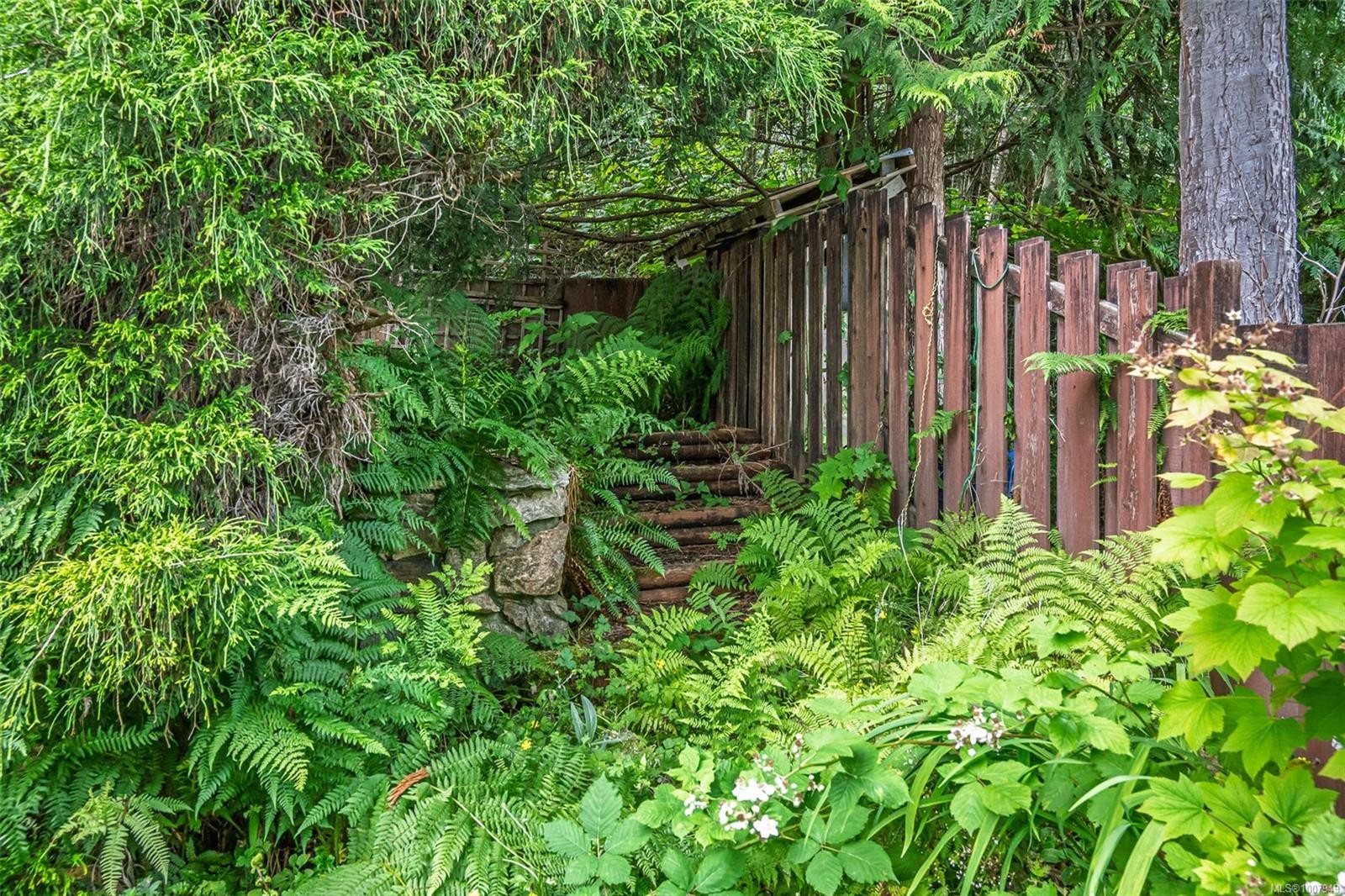 540 Macmillan Dr, Sayward, BC