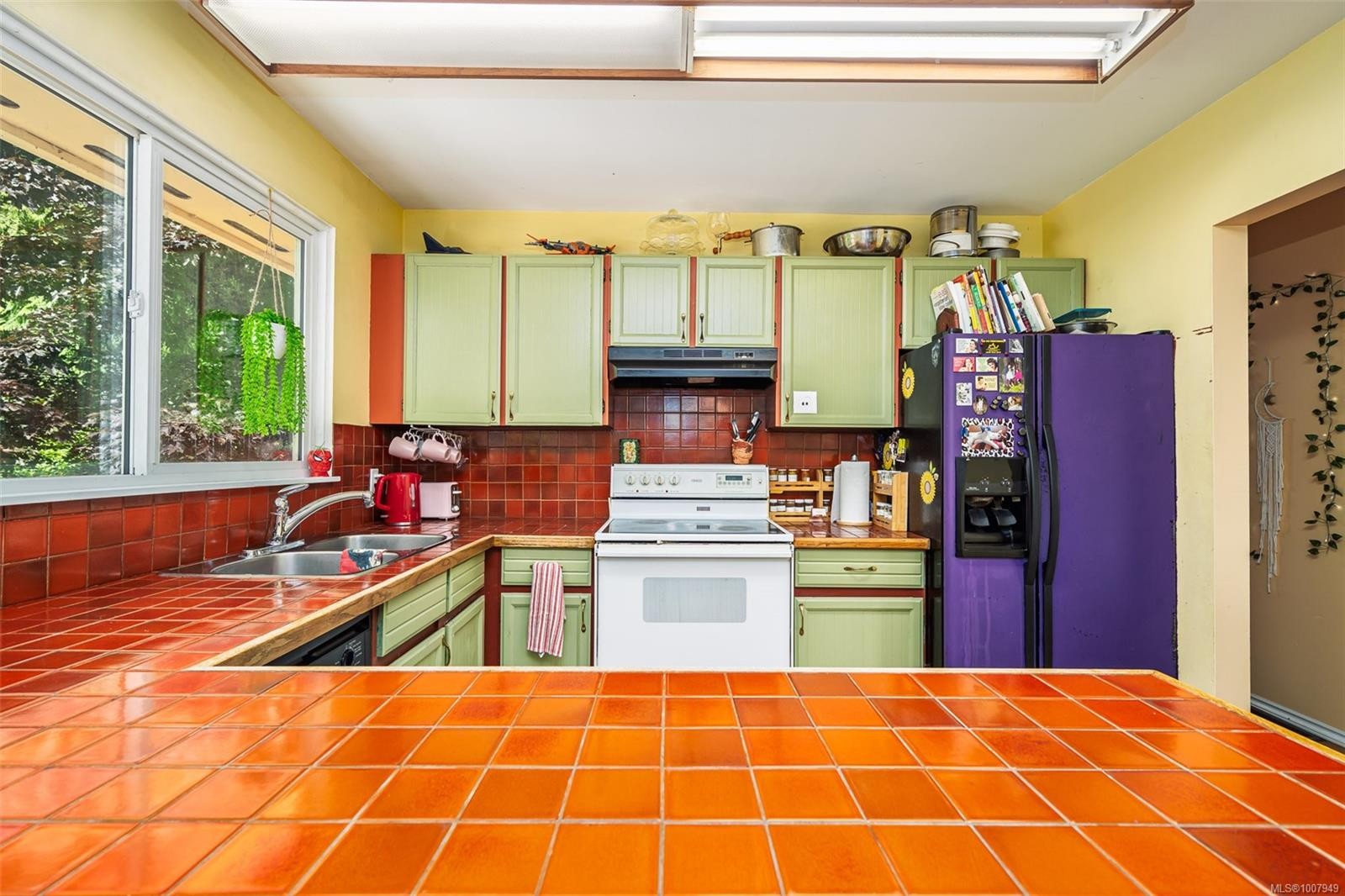 540 Macmillan Dr, Sayward, BC