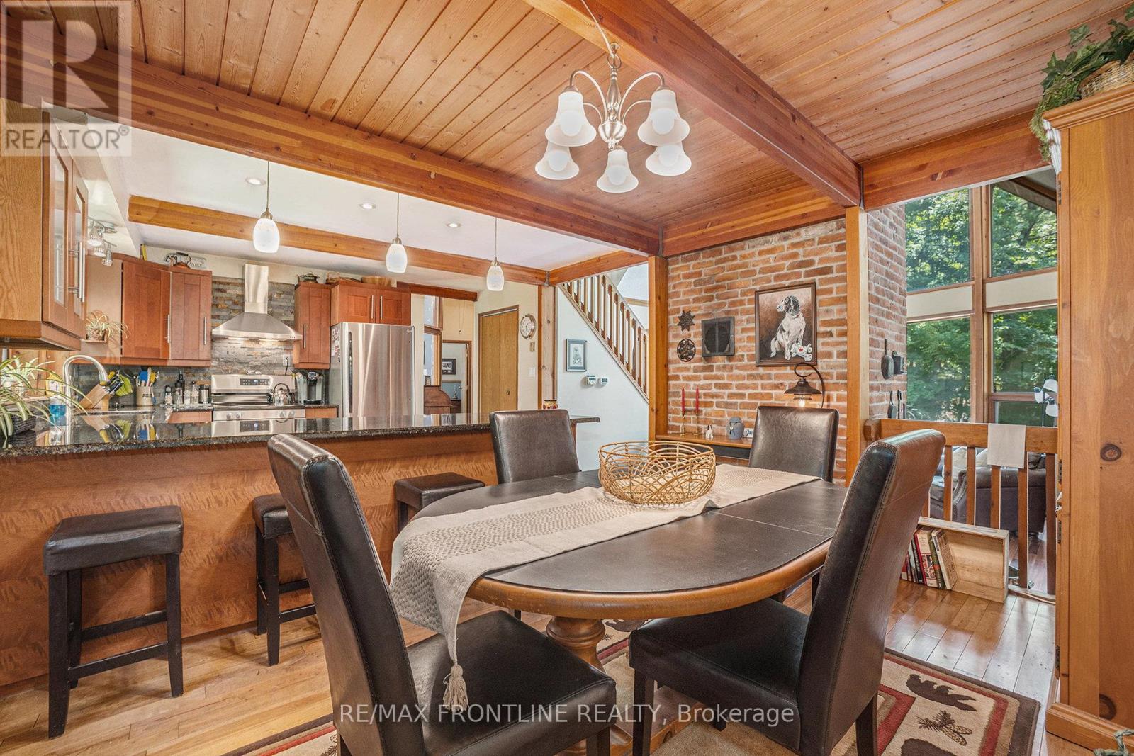 327 Lakewood Road, Tay Valley, ON - Indoor Photo Showing Dining Room