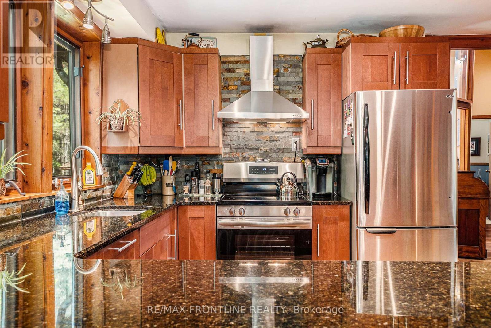327 Lakewood Road, Tay Valley, ON - Indoor Photo Showing Kitchen
