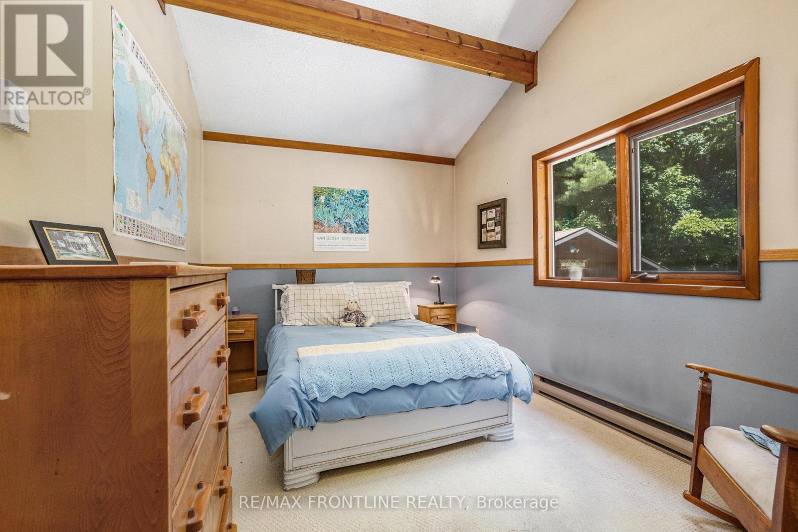 327 Lakewood Road, Tay Valley, ON - Indoor Photo Showing Bedroom
