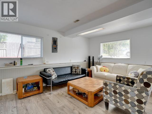 4279 Joyce Ave, Powell River, BC - Indoor Photo Showing Living Room