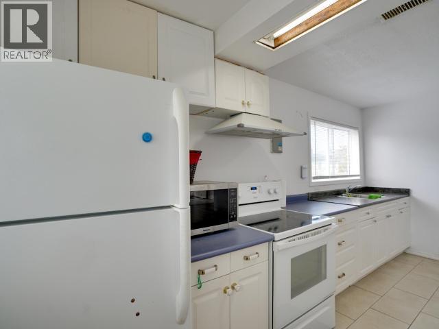 4279 Joyce Ave, Powell River, BC - Indoor Photo Showing Kitchen