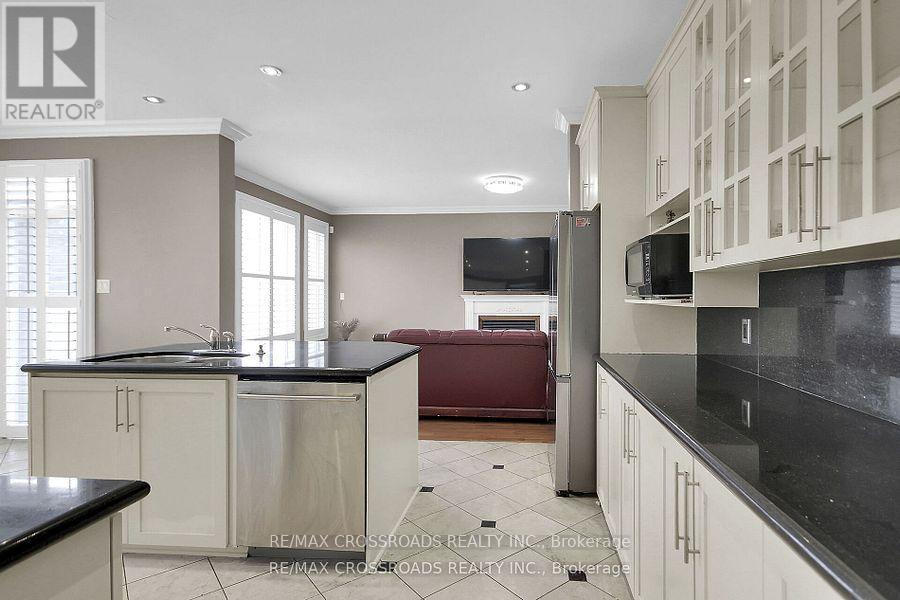 10 Tierney Drive, Ottawa, ON - Indoor Photo Showing Kitchen