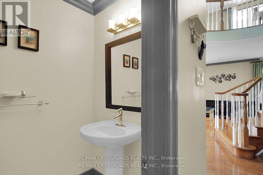 10 Tierney Drive, Ottawa, ON - Indoor Photo Showing Bathroom