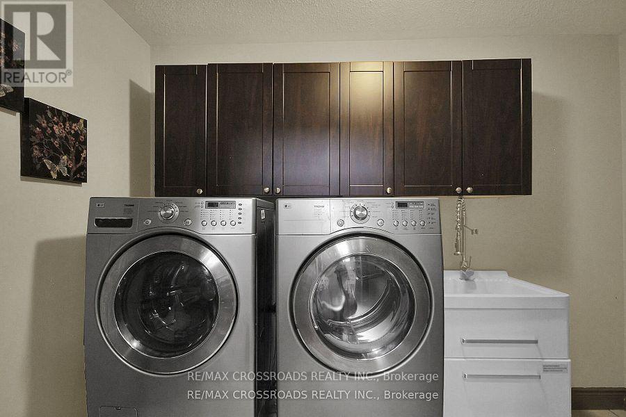 10 Tierney Drive, Ottawa, ON - Indoor Photo Showing Laundry Room