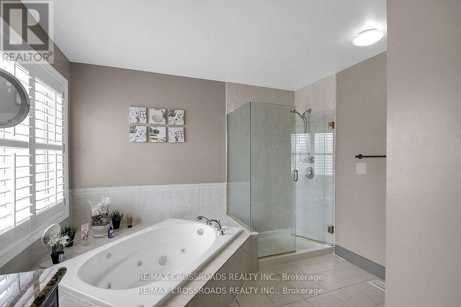 10 Tierney Drive, Ottawa, ON - Indoor Photo Showing Bathroom