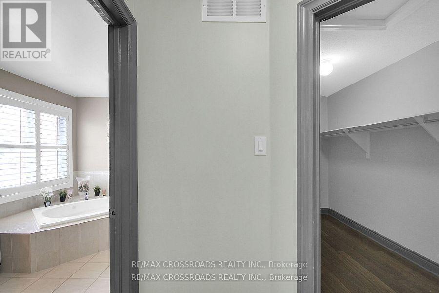 10 Tierney Drive, Ottawa, ON - Indoor Photo Showing Bathroom