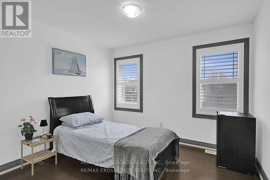 10 Tierney Drive, Ottawa, ON - Indoor Photo Showing Bedroom
