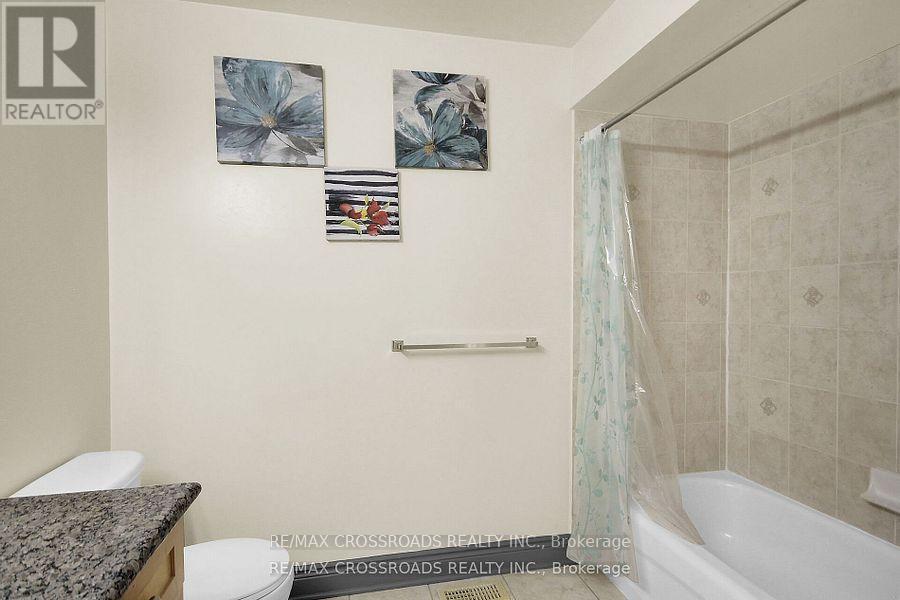 10 Tierney Drive, Ottawa, ON - Indoor Photo Showing Bathroom