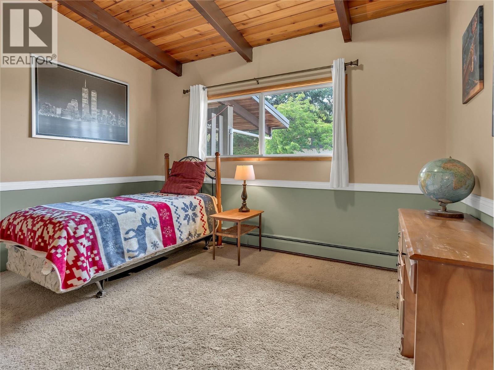 9402 Front Bench Road, Summerland, BC - Indoor Photo Showing Bedroom